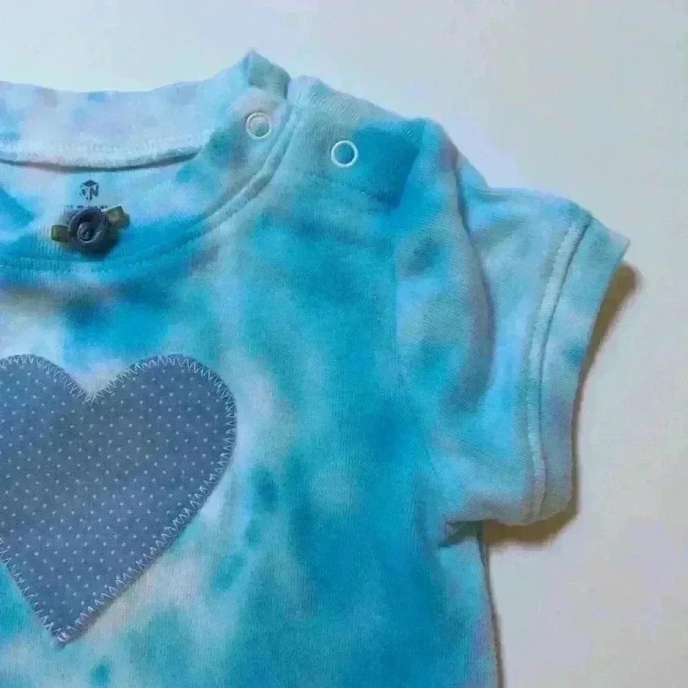 🌸New! Handmade Tie dyed onesie old navy 6-12 months heart